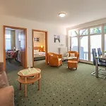 Aparthotel Am Weststrand Apartmenthaus Waldeck 4*