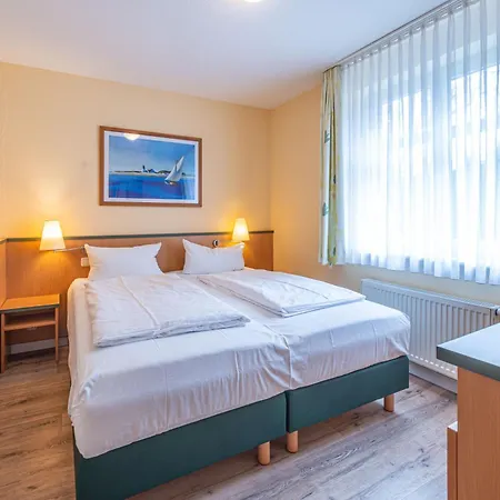 Aparthotel Am Weststrand Apartmenthaus Waldeck Kuehlungsborn